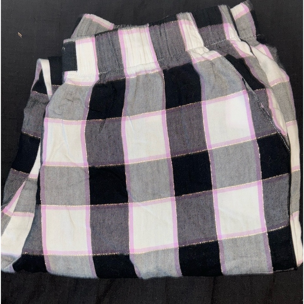 VS women’s black and white plaid pajama pants, size small